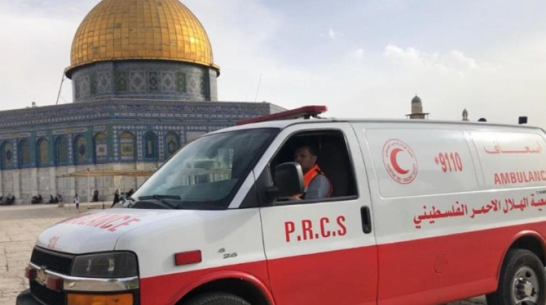 الهلال الأحمر الفلسطيني: إصابة شاب بشظايا في الظهر بمخيم طولكرم شمالي الضفة الغربية